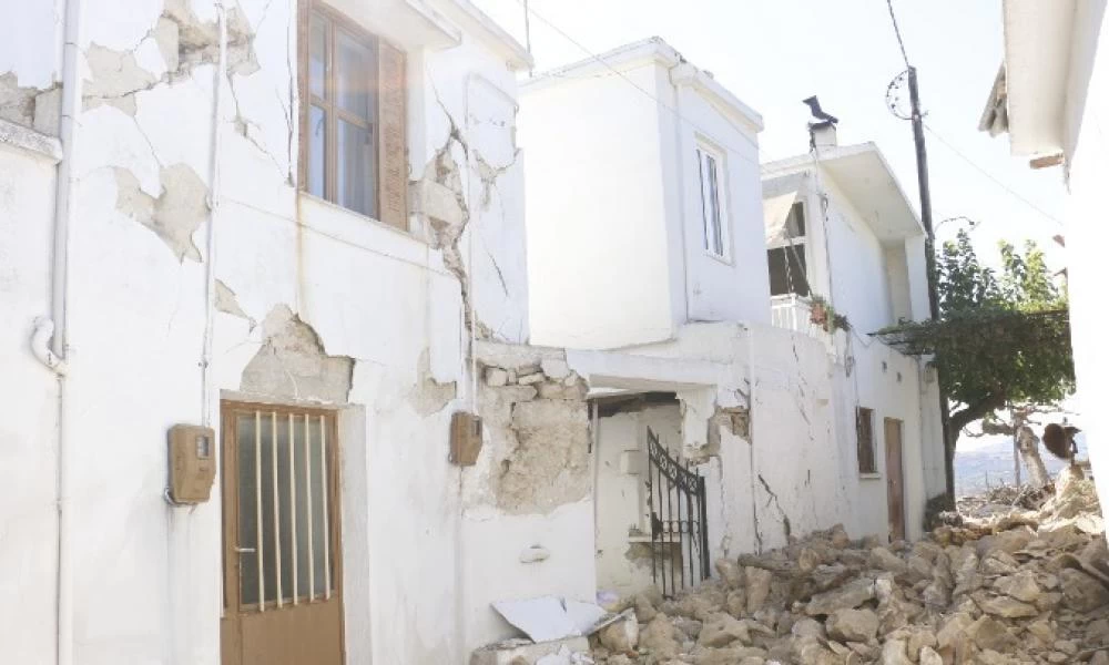Σεισμός στην Κρήτη: Ηράκλειο-Περιμένοντας τα κοντέινερ "φιλοξενίας"